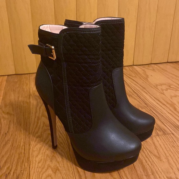 shoedazzle black boots